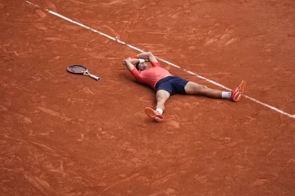 ...qua đó lại thêm một lần nữa có dịp ăn mừng tại Roland Garros. (Nguồn: FFT)