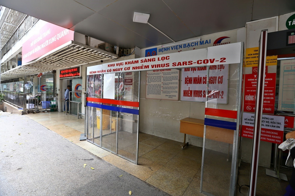 Khu khám sàng lọc bệnh nhân có nguy cơ nhiễm COVID-19 không còn hoạt động khi bệnh viện đã tiến hành phân luồng ngay từ khâu ban đầu (ảnh chụp sáng 11/5/2020). (Ảnh: Minh Quyết/TTXVN)