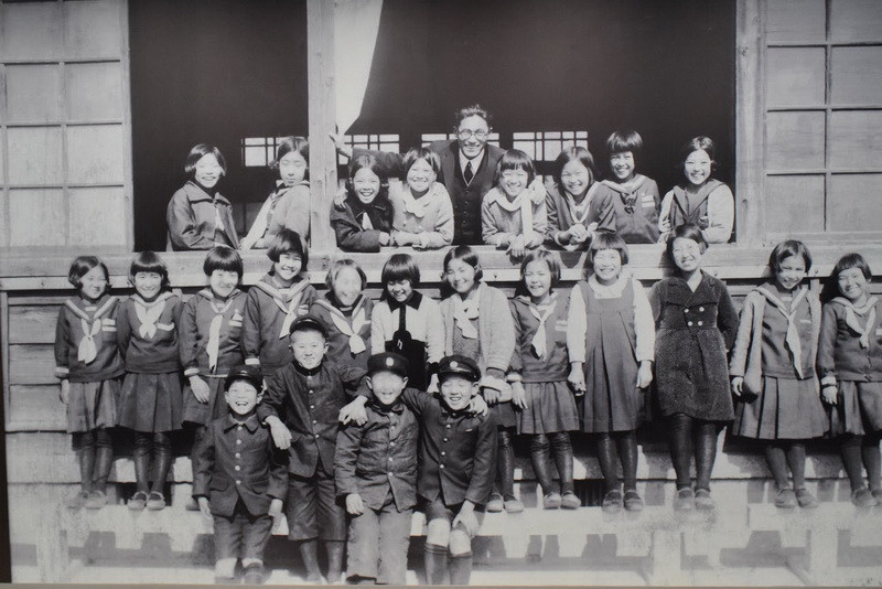 Nụ cười của trẻ em Hiroshima trước ngày thành phố bị ném bom. (Ảnh: Nguyễn Tuyến/Vietnam+)