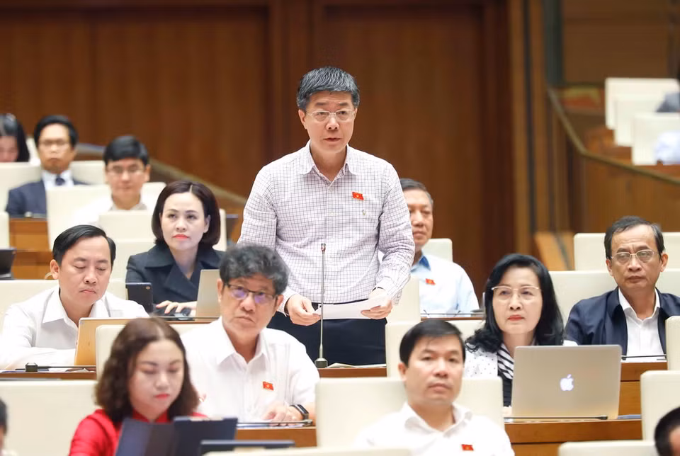 Đại biểu Quốc hội TP Cần Thơ Nguyễn Mạnh Hùng phát biểu ý kiến. (Ảnh: Doãn Tấn/TTXVN)