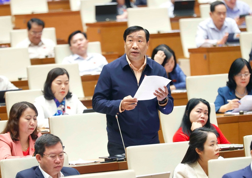 Đại biểu Quốc hội tỉnh Trà Vinh Thạch Phước Bình phát biểu ý kiến. (Ảnh: Doãn Tấn/TTXVN)