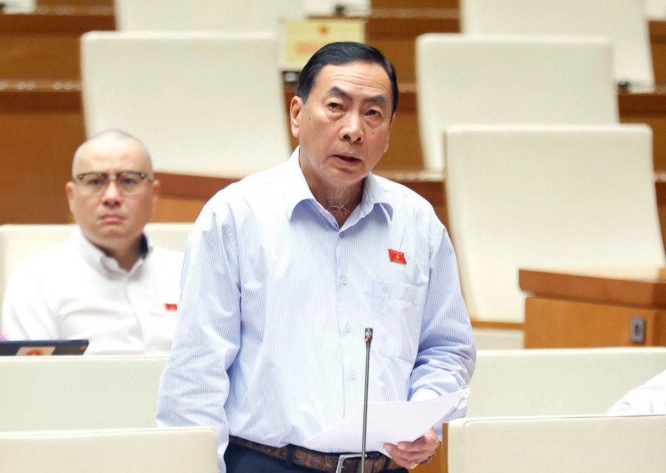 Đại biểu Quốc hội tỉnh Đồng Tháp Phạm Văn Hoà phát biểu ý kiến. (Ảnh: Doãn Tấn/TTXVN)