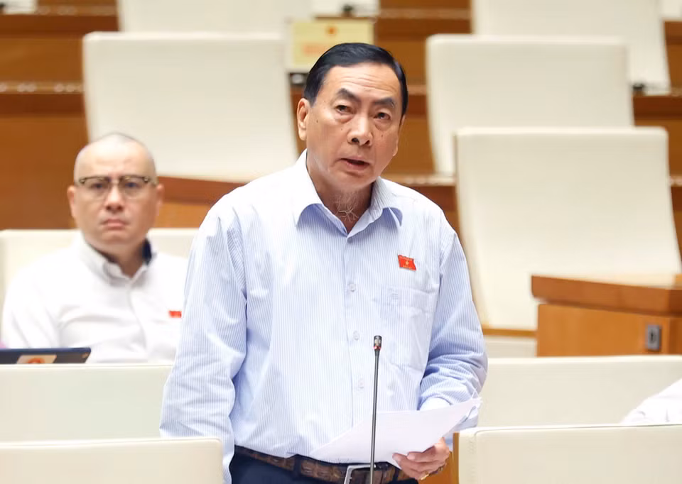 Đại biểu Quốc hội tỉnh Đồng Tháp Phạm Văn Hoà phát biểu ý kiến. (Ảnh: Doãn Tấn/TTXVN)