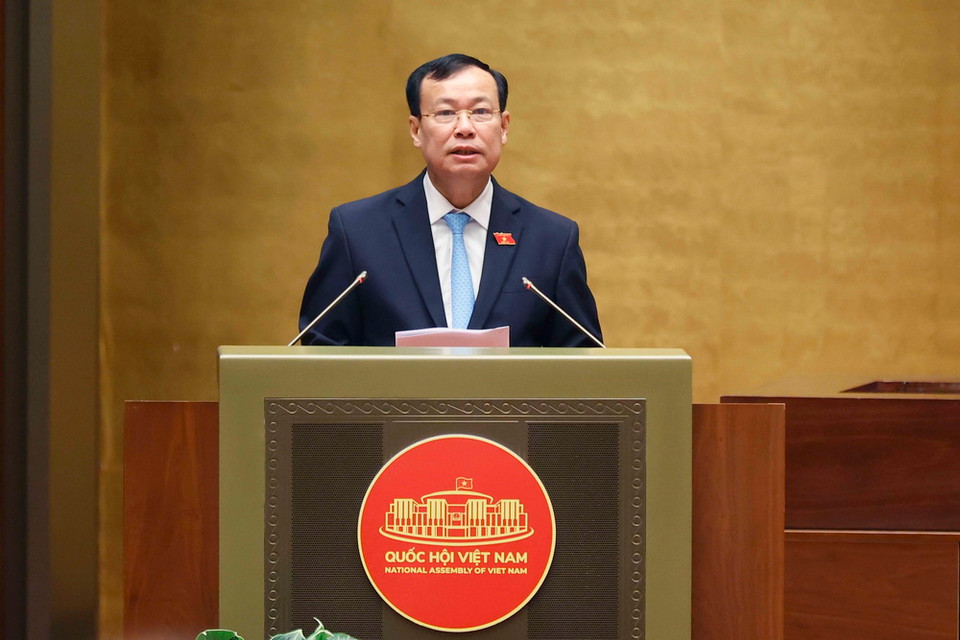 Chủ nhiệm Ủy ban Quốc phòng và An ninh của Quốc hội Lê Tấn Tới trình bày Báo cáo tóm tắt giải trình, tiếp thu, chỉnh lý dự thảo Luật Căn cước. (Ảnh: Doãn Tấn/TTXVN)