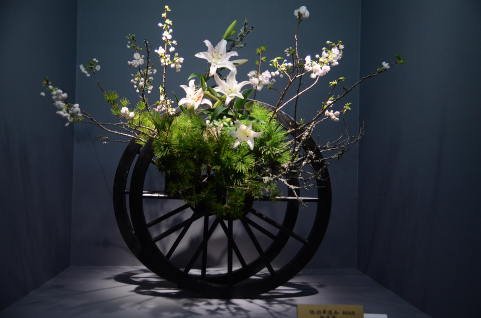Một tác phẩm Ikebana tại triển lãm. (Ảnh: Tuyến Nguyễn-Thành Hữu/Vietnam+)