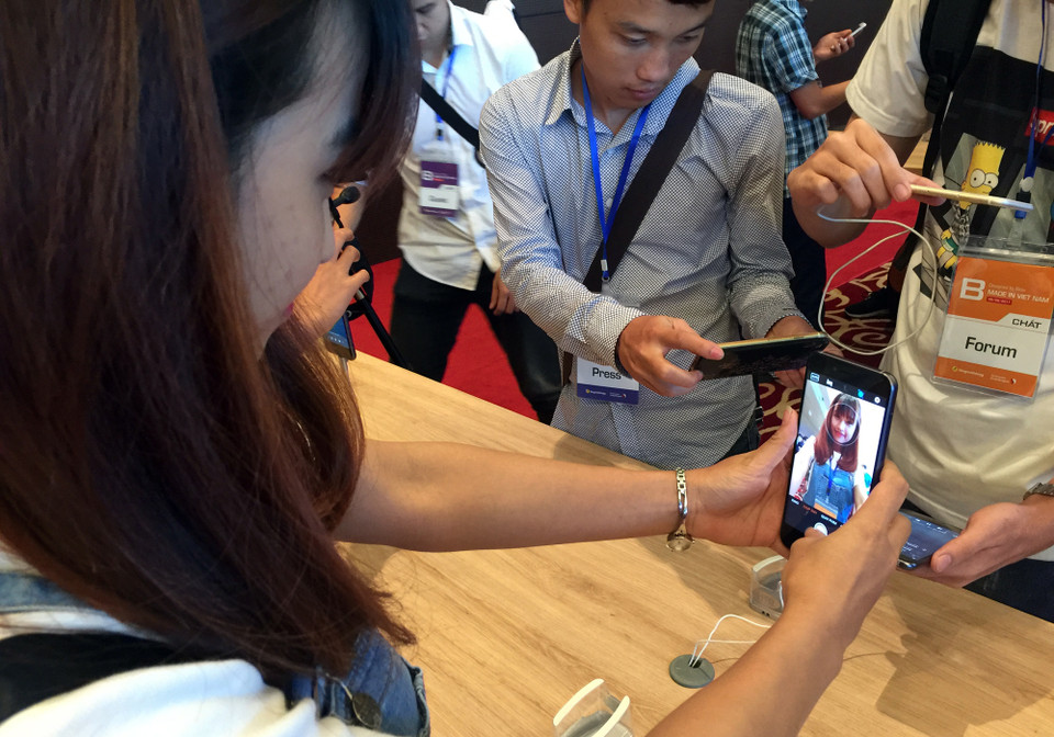 Camera trước của Bphone 2017 là 8MP.