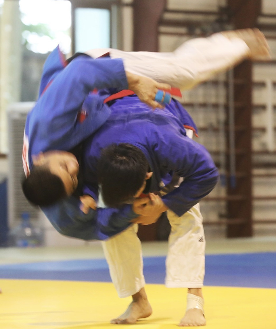 Đội ngũ huấn luyện viên, vận động viên đội tuyển, tuyển trẻ đang tích cực tập luyện nhằm duy trì thể lực, kỹ thuật, chiến thuật và tâm lý tốt nhất, hướng tới mục tiêu mang về ít nhất 3 huy chương Vàng tại SEA Games 31. (Ảnh: Minh Quyết/TTXVN)