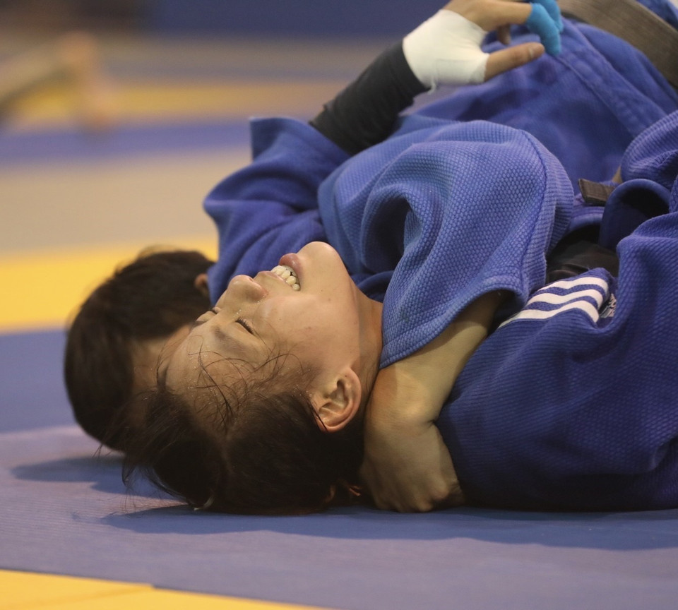 Các vận động viên hăng say tập luyện, chuẩn bị cho SEA Games 31 được tổ chức tại Việt Nam. (Ảnh: Minh Quyết/TTXVN)