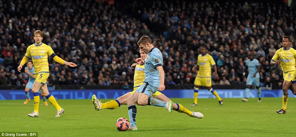 Trước đó, Manchester City cũng rất vả