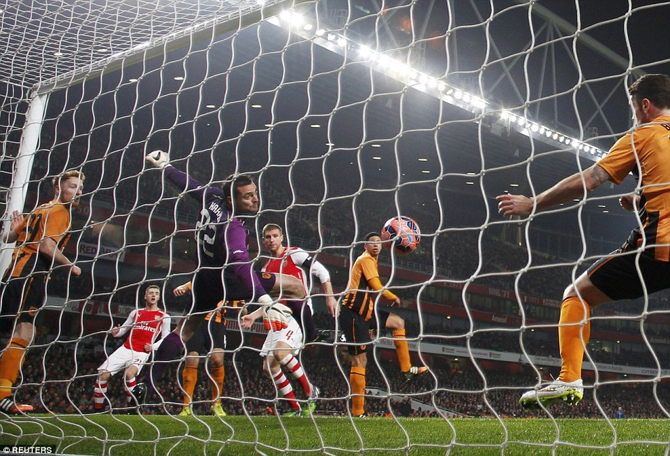 Nhờ bàn thắng của Per Mertesacker