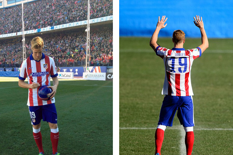 Ký vào trái bóng tặng người hâm mộ.