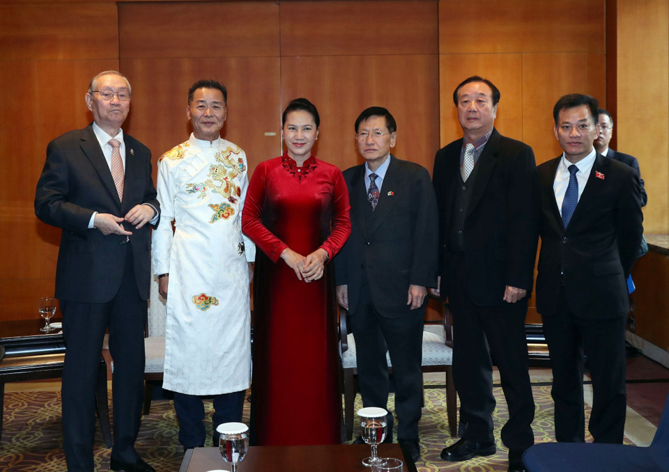 Chủ tịch Quốc hội Nguyễn Kim Thị Ngân tiếp các đại biểu dòng họ Lý đang sinh sống tại Hàn Quốc. (Ảnh: Trọng Đức/TTXVN)