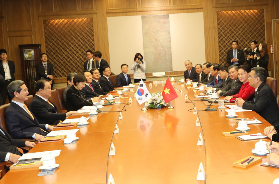 Chủ tịch Quốc hội Hàn Quốc Moon Hee-sang hội đàm với Chủ tịch Quốc hội Nguyễn Thị Kim Ngân tại Trụ sở Quốc hội Hàn Quốc ở Thủ đô Seoul. (Ảnh: Trọng Đức/TTXVN)