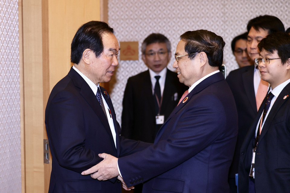Thủ tướng Phạm Minh Chính gặp Chủ tịch Hạ viện Nhật Bản Nukaga Fukushiro. (Ảnh: Dương Giang/TTXVN)