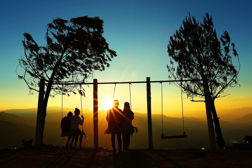 Hoàng hôn trên đỉnh đèo Pha Đin. (Ảnh: Phan Tuấn Anh/TTXVN)