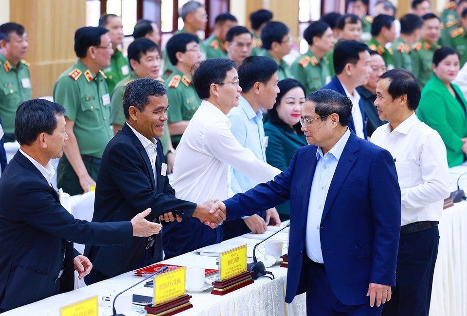 Thủ tướng Phạm Minh Chính với các đại biểu dự Hội nghị đảm bảo an ninh trật tự phục vụ phát triển kinh tế-xã hội các tỉnh Tây Nguyên. (Ảnh: Dương Giang/TTXVN)