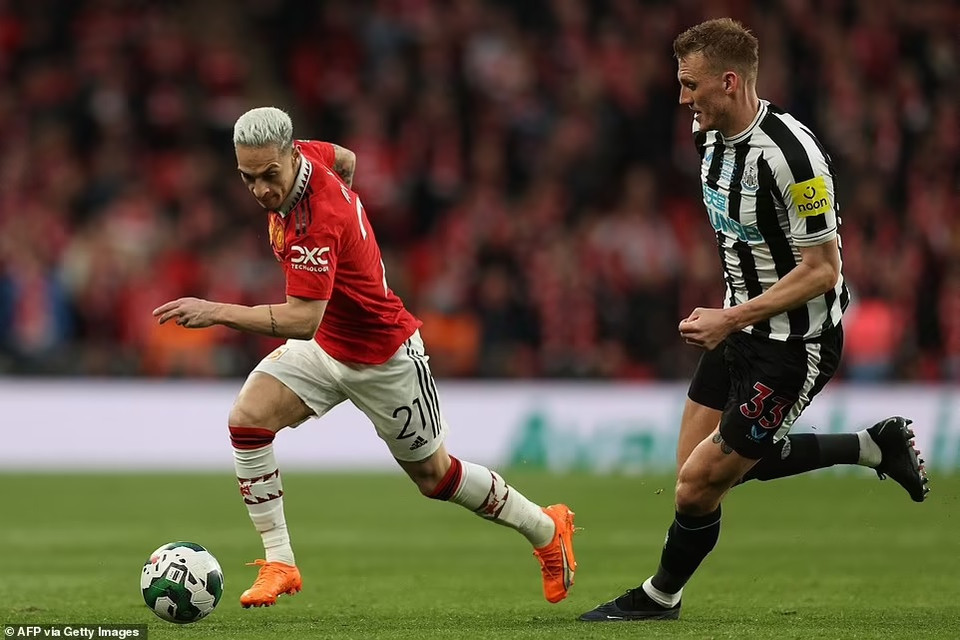 Newcastle tỏ ra không thua kém gì đối thủ trong thời gian đầu trận đấu. (Nguồn: Getty Images)