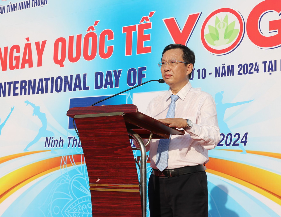 Ông Nguyễn Văn Hòa, Giám đốc Sở Văn hóa, Thể thao và Du lịch tỉnh Ninh Thuận phát biểu tại Chương trình. (Ảnh: Nguyễn Thành/TTXVN)