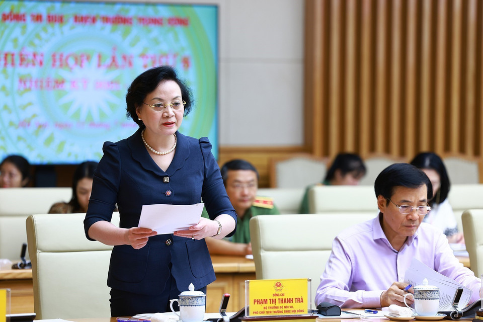 Phó Chủ tịch Thường trực Hội đồng Thi đua-Khen thưởng Trung ương Phạm Thị Thanh Trà báo cáo kết quả thực hiện nhiệm vụ 6 tháng đầu năm. (Ảnh: Dương Giang/TTXVN)