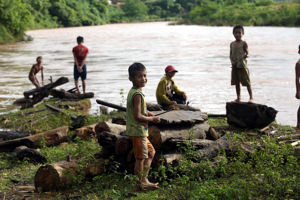 Mưa lớn xảy ra những ngày qua khiến mực nước suối Nậm Mức, địa phận thôn Búng Giắt, xã Mường Mươn (huyện Mường Chà, tỉnh Điện Biên) dâng cao, nước chảy xiết. (Ảnh: Phan Tuấn Anh/TTXVN)