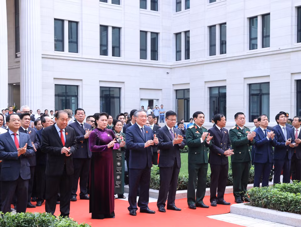 Chủ tịch Quốc hội Nguyễn Thị Kim Ngân và các đại biểu tại Lễ khánh thành Trụ sở Tòa án nhân dân tối cao. (Ảnh: Trọng Đức/TTXVN)