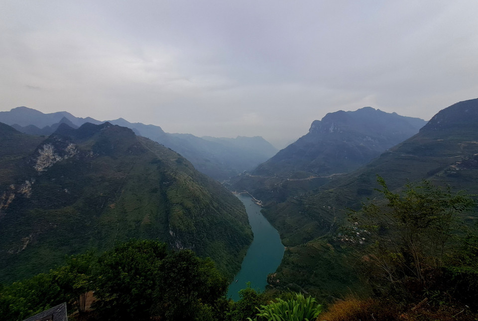 Dòng sông Nho Quế là điểm du lịch được nhiều du khách ghé thăm và trải nghiệm. (Ảnh: Đức Thọ/TTXVN)