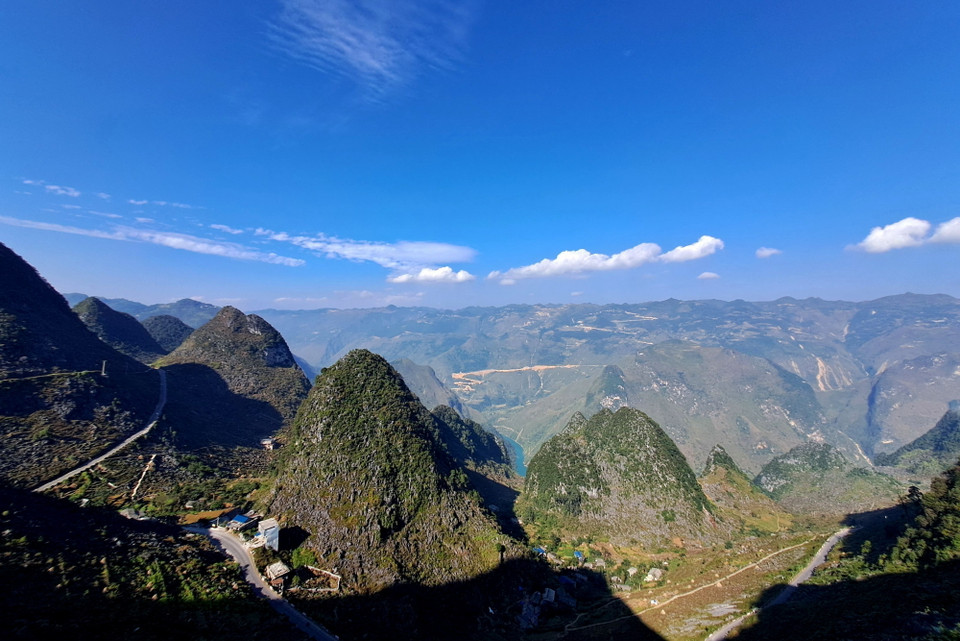 Núi non trùng điệp ở xã Pả Vì (huyện Mèo Vạc). (Ảnh: Đức Thọ/TTXVN)