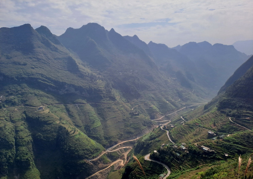 Toàn cảnh núi non trùng điệp ở xã Pả Vì (huyện Mèo Vạc).(Ảnh: Đức Thọ/TTXVN)