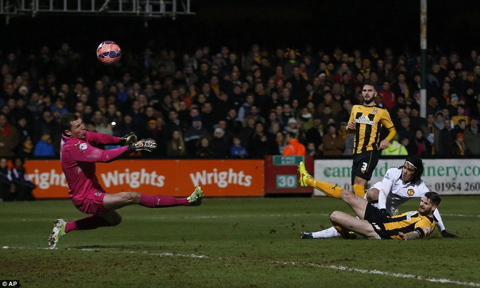 Phải sang hiệp 2, Falcao mới có cơ hội