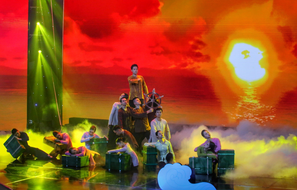 Hình tượng những người chiến sỹ đoàn tàu không số kiên trung bám biển. (Ảnh: Tuấn Đức/TTXVN)