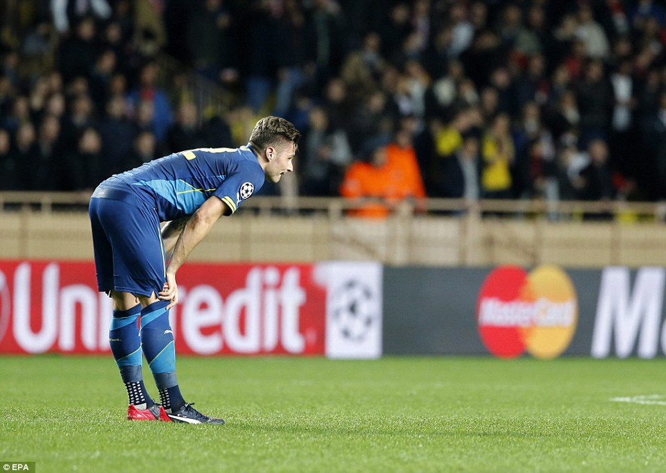 Tuy nhiên, tất cả là không đủ để giúp Arsenal đi tiếp bởi luật bàn thắng sân khách. 