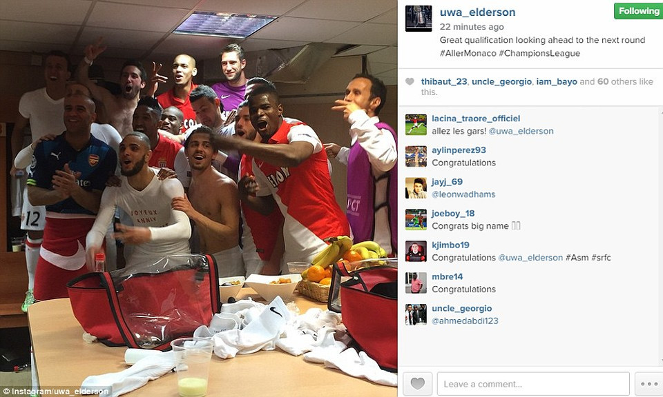 Các cầu thủ ăn mừng sau chiến thắng.