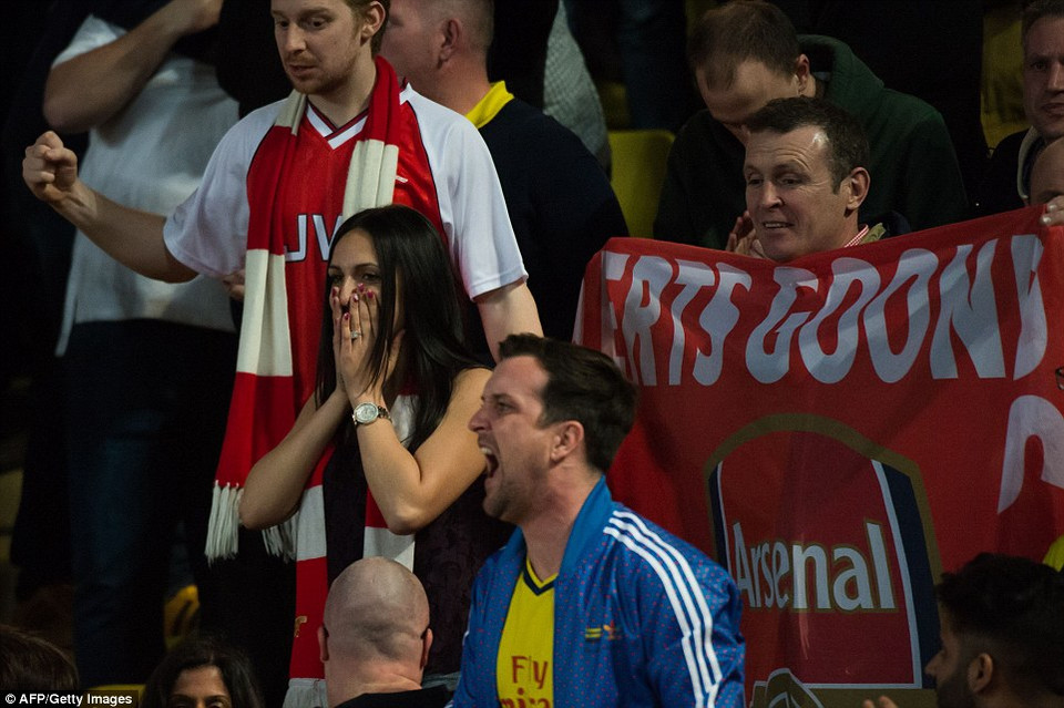 Trên khán đài, cổ động viên Arsenal đã có những giây phút hy vọng nhưng tất cả đã hết khi tiếng còi kết thúc trận đấu vang lên.