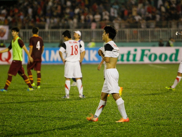 Các cầu thủ U19 Việt Nam buồn bã sau thất bại. (Ảnh: Minh Chiến/Vietnam+)