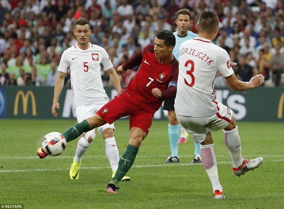 ...và quên đi màn trình diễn nhạt nhòa của Ronaldo​.