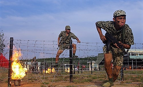 Vượt qua mọi khó khăn, thử thách, cán bộ, chiến sỹ Lữ đoàn Đặc công bộ 429 tiếp tục tô thắm 16 chữ vàng 'Tự lực tự cường, độc đảm kiên cường, luồn sâu đánh hiểm, đoàn kết chiến thắng'. (Ảnh: Tư liệu/TTXVN phát)