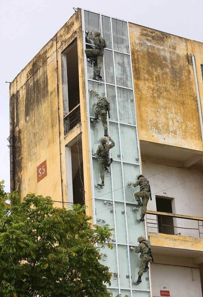 Lực lượng Đặc công diễn tập chống bạo loạn (năm 2018). (Ảnh: Dương Giang/TTXVN)