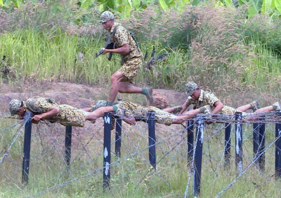 Chiến sỹ Lữ đoàn Đặc công 429 ngày đêm khổ công tập luyện để tinh thông kỹ năng 'luồn sâu đánh hiểm'. (Ảnh: TTXVN phát)