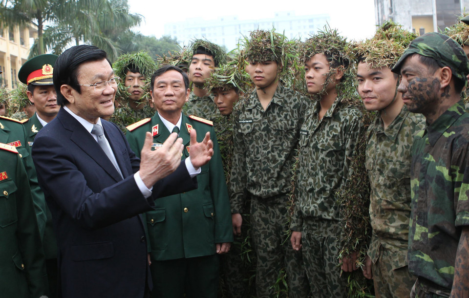 Ngày 4/2/2013, Chủ tịch nước Trương Tấn Sang đến thăm, chúc Tết cán bộ, chiến sỹ Lữ đoàn Đặc công biệt động 1. (Ảnh: Nguyễn Khang/TTXVN)
