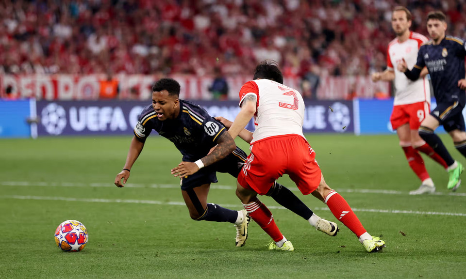 Tuy nhiên, Bayern không thể bảo vệ thành công kết quả khi bị phạt 11m ở phút 81 sau tình huống Kim Min-jae phạm lỗi với Rodrygo trong vòng cấm. (Nguồn: Getty Images)