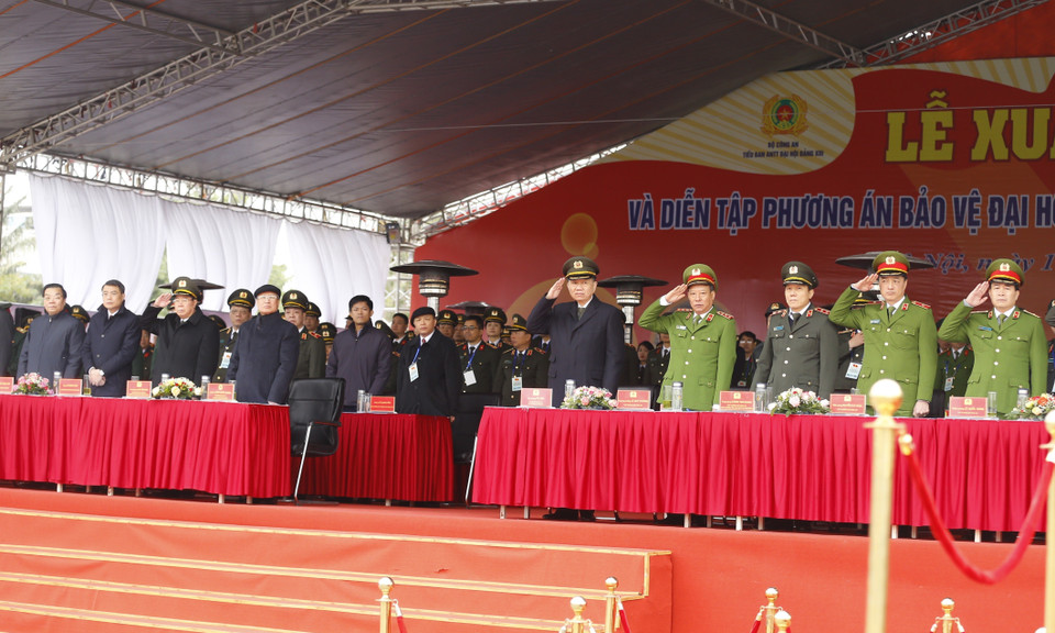 Ông Trần Quốc Vượng, Ủy viên Bộ Chính trị, Thường trực Ban Bí thư và các đại biểu dự Lễ xuất quân. (Ảnh: Doãn Tấn/TTXVN)