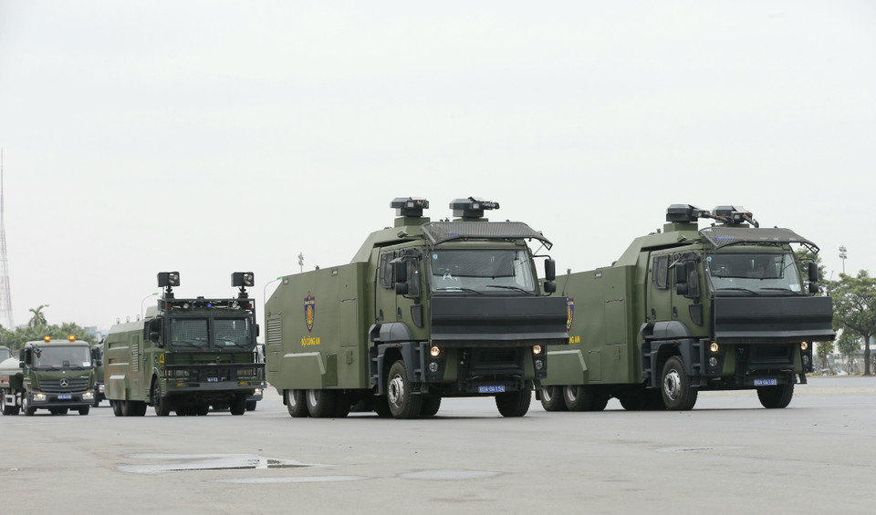 Các lực lượng xuất quân, triển khai các phương án, huy động phương tiện, huấn luyện võ thuật, diễn tập giải quyết các tình huống gây rối, các trường hợp tụ tập kích động tại các mục tiêu được bảo vệ. (Ảnh: Doãn Tấn/TTXVN)