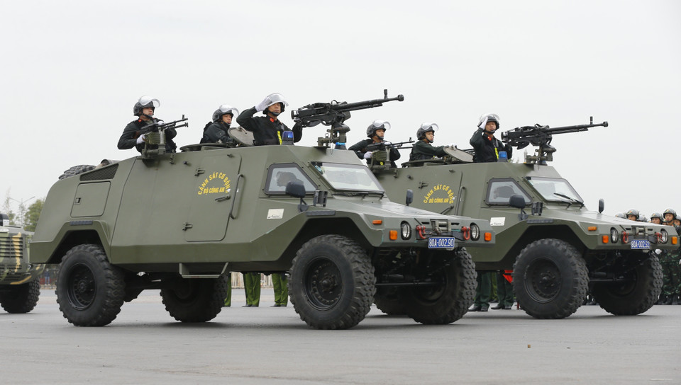 Các lực lượng xuất quân, triển khai các phương án, huy động phương tiện, huấn luyện võ thuật, diễn tập giải quyết các tình huống gây rối, các trường hợp tụ tập kích động tại các mục tiêu được bảo vệ. (Ảnh: Doãn Tấn/TTXVN)