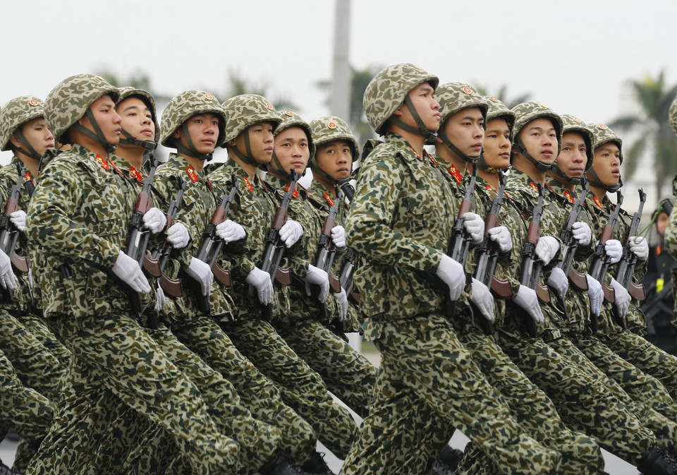 Các lực lượng xuất quân, triển khai các phương án, huy động phương tiện, huấn luyện võ thuật, diễn tập giải quyết các tình huống gây rối, các trường hợp tụ tập kích động tại các mục tiêu được bảo vệ. (Ảnh: Doãn Tấn/TTXVN)