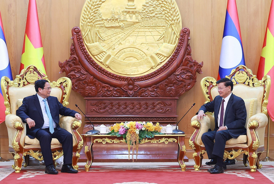 Thủ tướng Phạm Minh Chính hội kiến Tổng Bí thư, Chủ tịch nước Lào Thongloun Sisoulith. (Ảnh: Dương Giang/TTXVN)