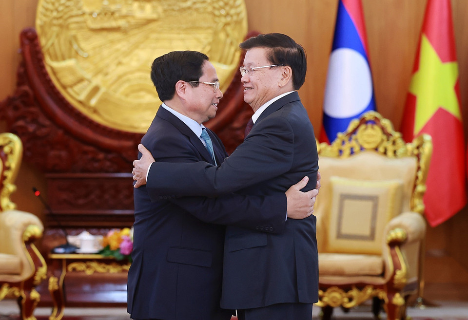 Thủ tướng Phạm Minh Chính hội kiến Tổng Bí thư, Chủ tịch nước Lào Thongloun Sisoulith. (Ảnh: Dương Giang/TTXVN)