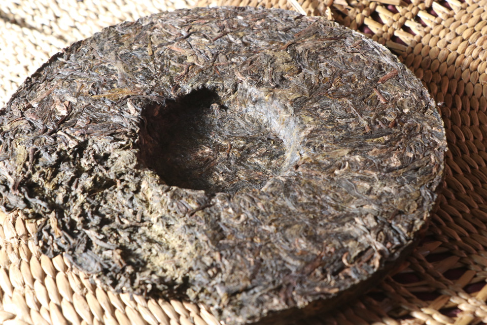  Trà shan tuyết được khai thác trong môi trường tự nhiên, lá chè sạch và có giá trị cao về dưỡng chất cũng như hương vị độc đáo.(Ảnh: Hạnh Nguyễn: Vietnam+)