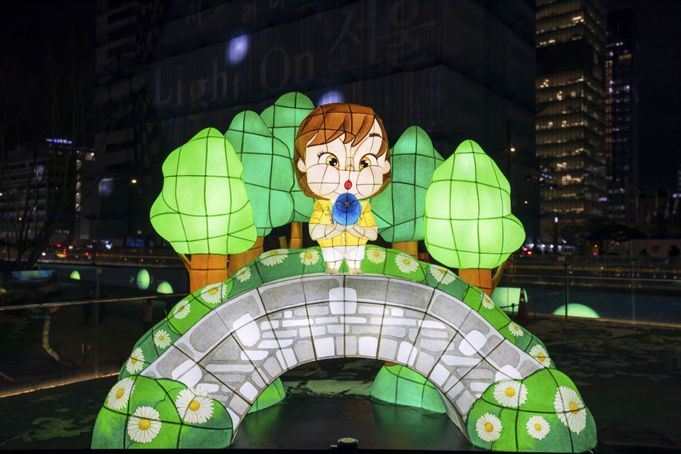 Đèn lồng Câu chuyện của rừng đạt giải cao tại Lễ hội đèn lồng Seoul 2021. (Ảnh: Anh Nguyên/TTXVN)