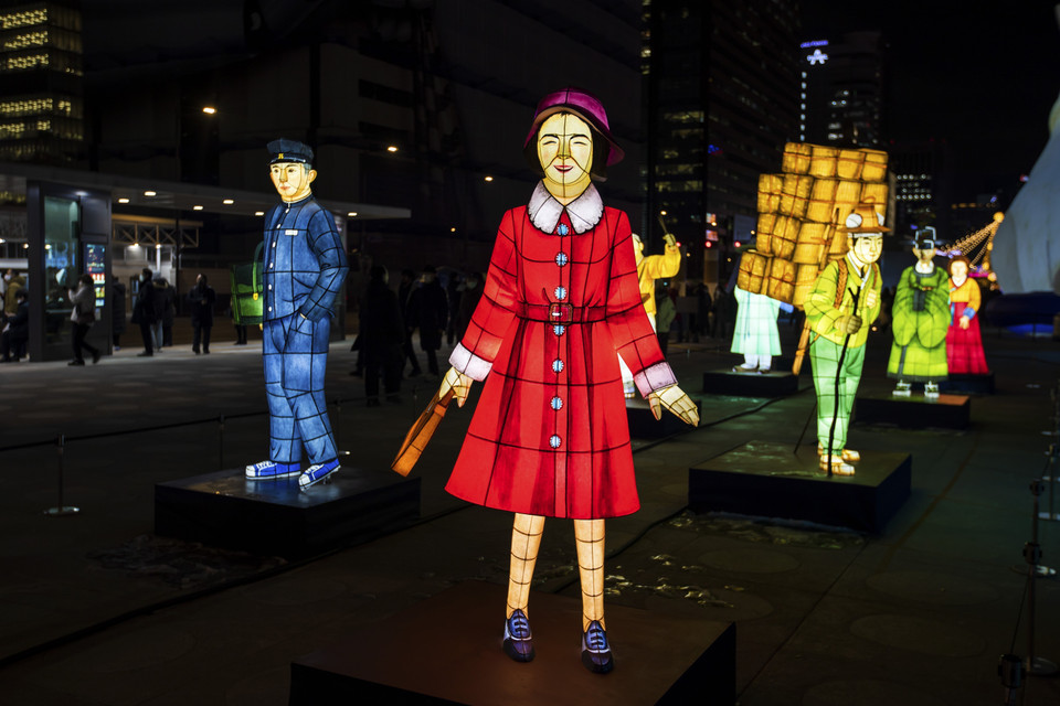 Đèn lồng thể hiện sự chung sống hài hòa của người dân Xứ sở Kim Chi từ quá khứ, hiện tại và tương lai.(Ảnh: Anh Nguyên/TTXVN)