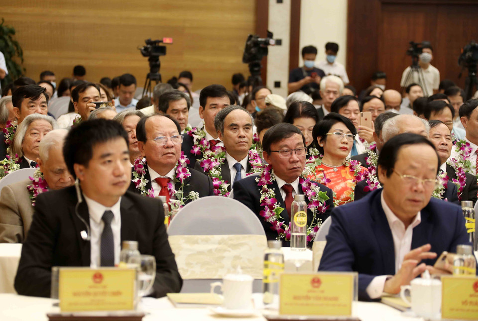 Đại biểu là những trí thức khoa học và công nghệ tiêu biểu tại buổi lễ. (Ảnh: An Đăng/TTXVN)